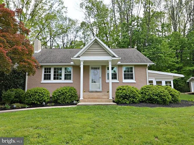 63 Hemlock Rd photo 1
