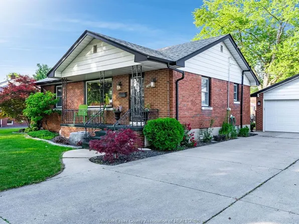 2840 Randolph Ave, Windsor, ON N9E 3E2