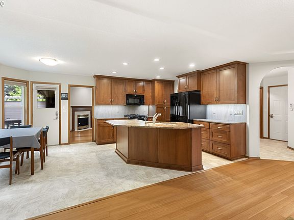 5th image of 11510 NE 35th Ave