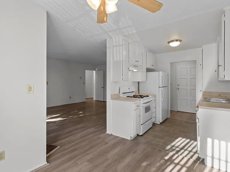 1254 S Saltair Ave #101 — Photo 16