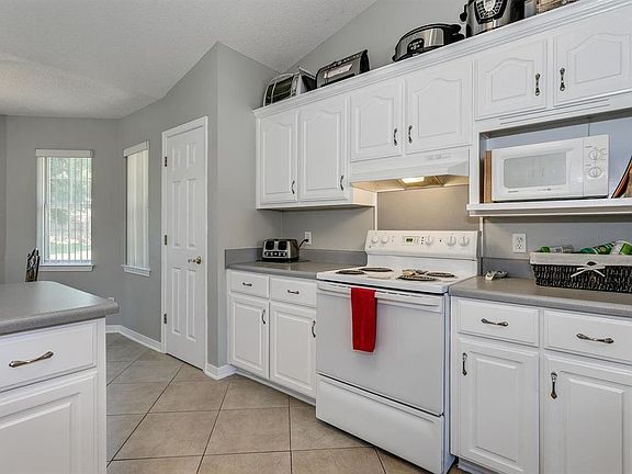 4th image of 5546 Whispering Woods Dr
