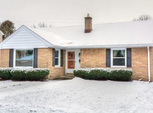 2561 N 93rd St, Wauwatosa, WI 53226