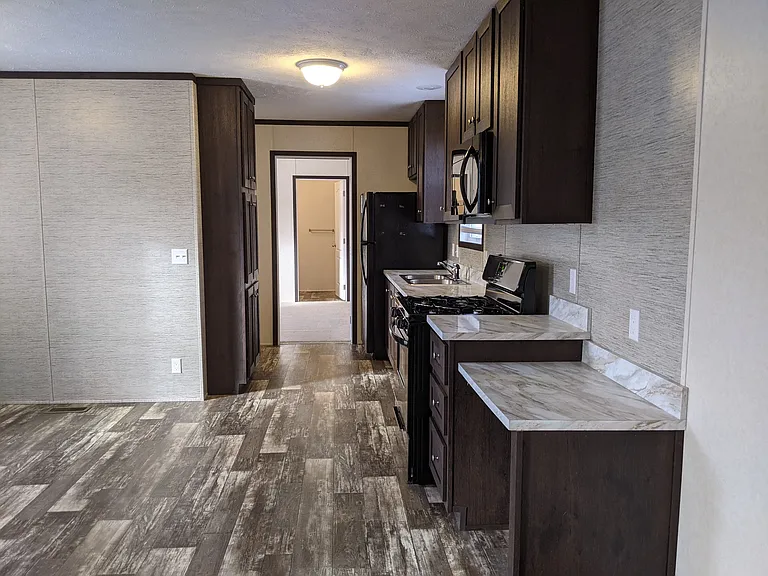 Hickory Knoll — Photo 31