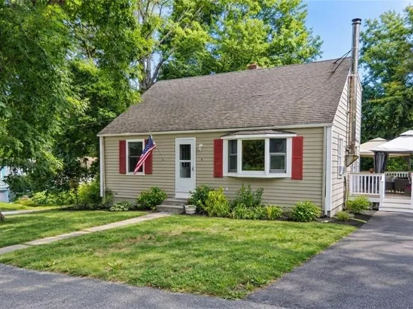4 Triton Dr, Saunderstown, RI 02874