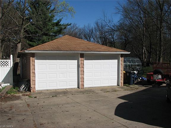 3rd image of 862 Eastland Ave