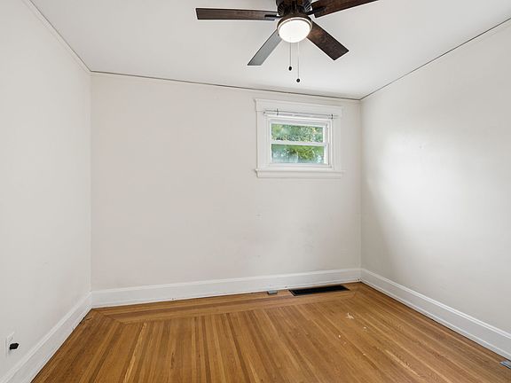 5th image of 457 Lloyd Pl