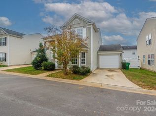 8614 Sawleaf Ct, Charlotte, NC 28215