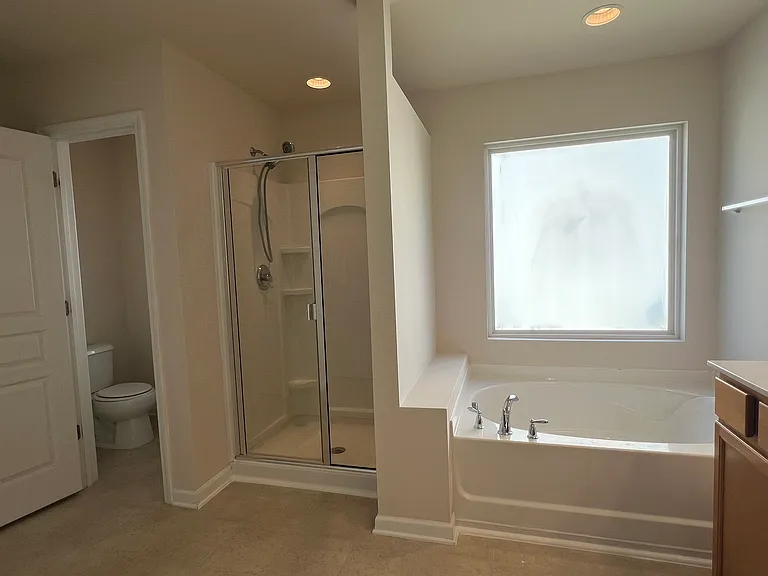 416 Charleville Ct — Photo 36