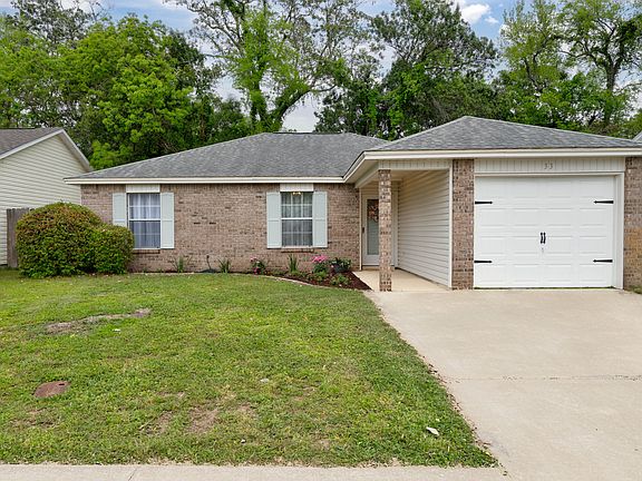 2nd image of 33 Olde Cypress Cir