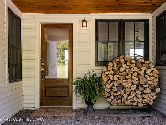 4th image of 1245 Oak Hill Road