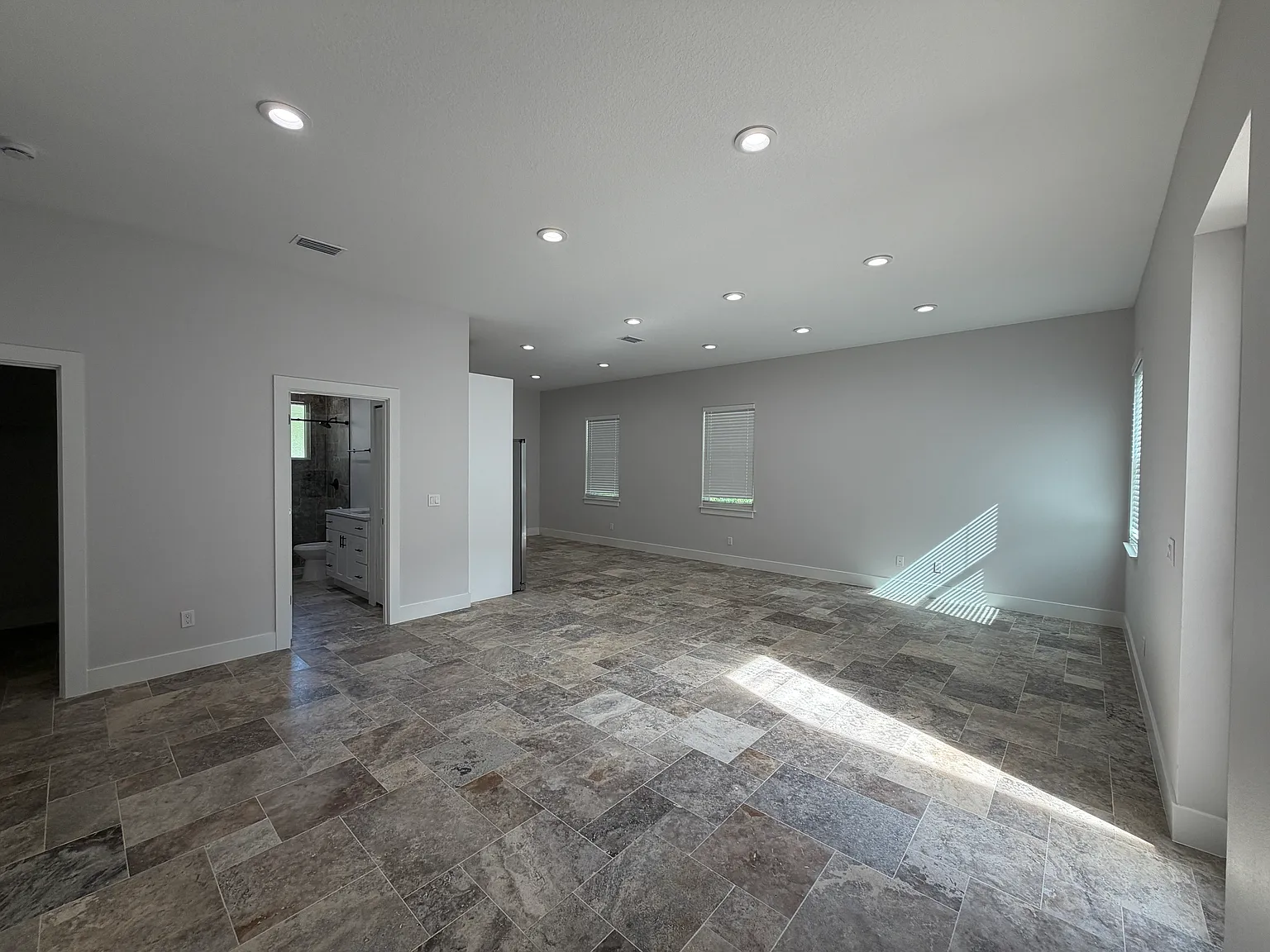 2397 Lake Pickett Rd — Photo 4