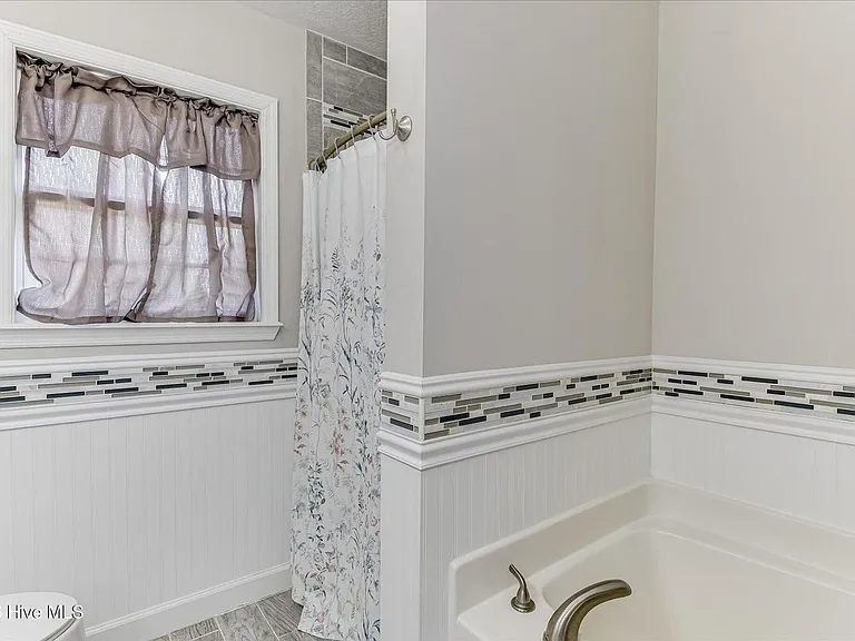 135 Summerfield Cir — Photo 16