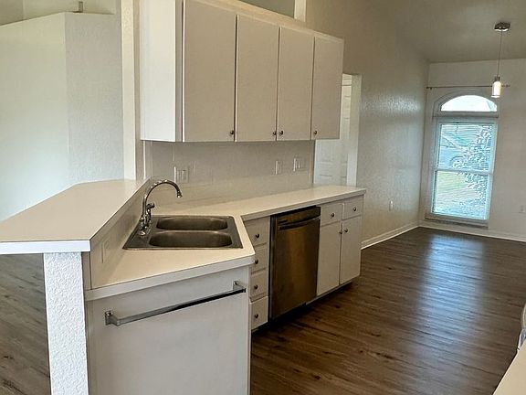 5th image of 133 Seven Oaks Dr