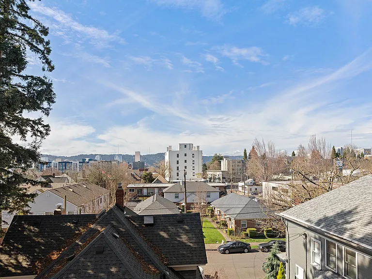 Studio With A View! Redwood Lofts & Flats — Photo 10
