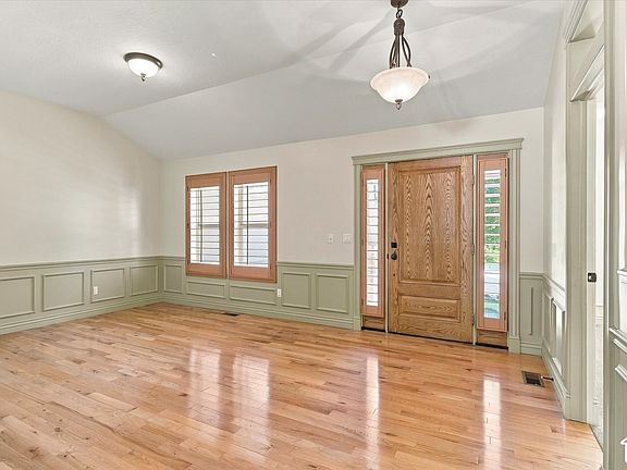 5th image of 1553 Oakview Dr