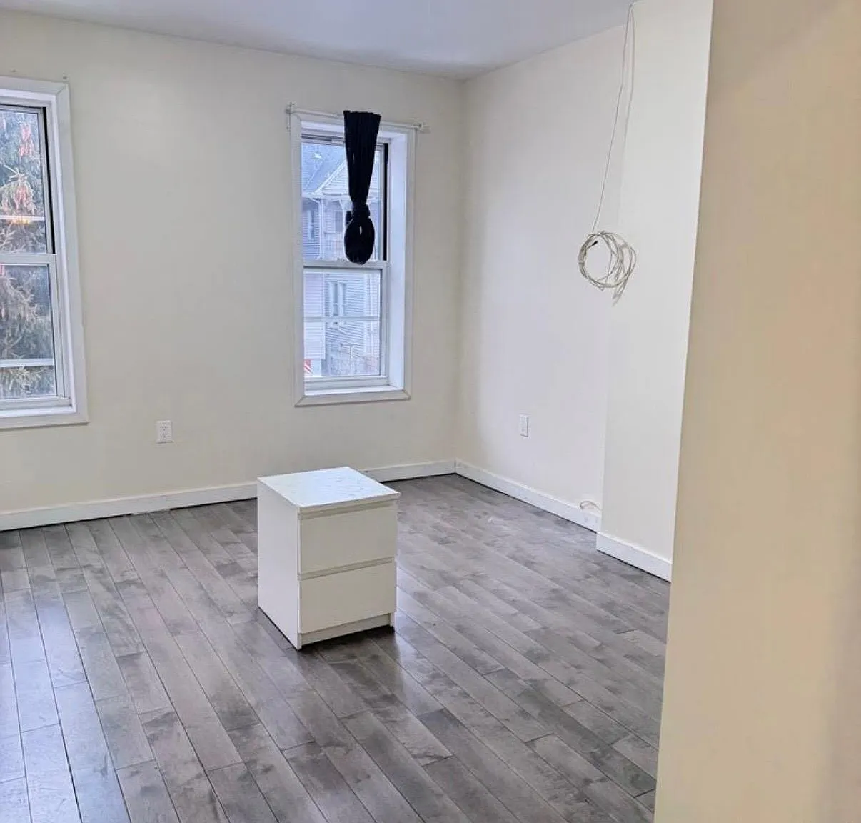 3 bed, 2.0 bath, 1200 sqft, $2,900 — Photo 2