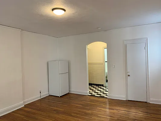 Rented by Salon Realty Corp | media 11