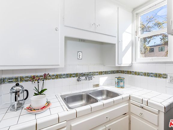 5th image of 824 Lorraine Blvd #828-1/2