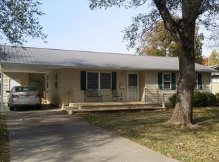 907 S Rutter Ave, Chanute, KS 66720