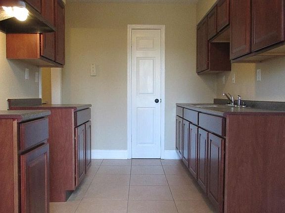 3rd image of 1256 Royal Oaks Cv