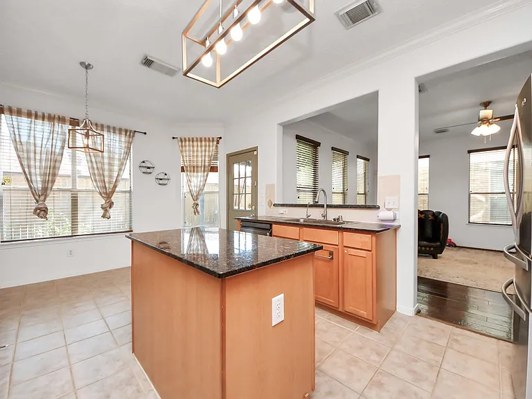5922 Hollister Cole — Photo 22
