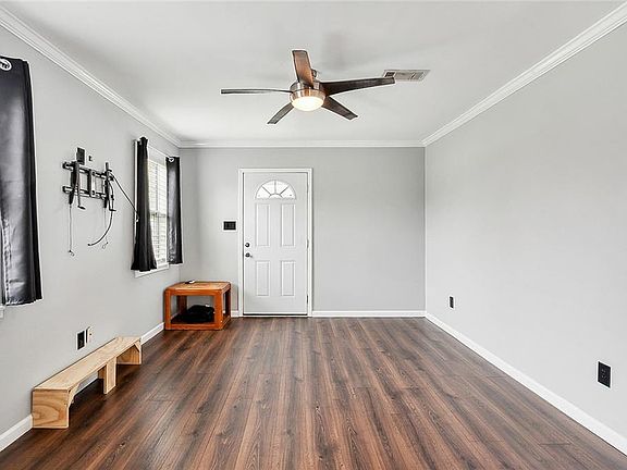 4th image of 200 E Damour St