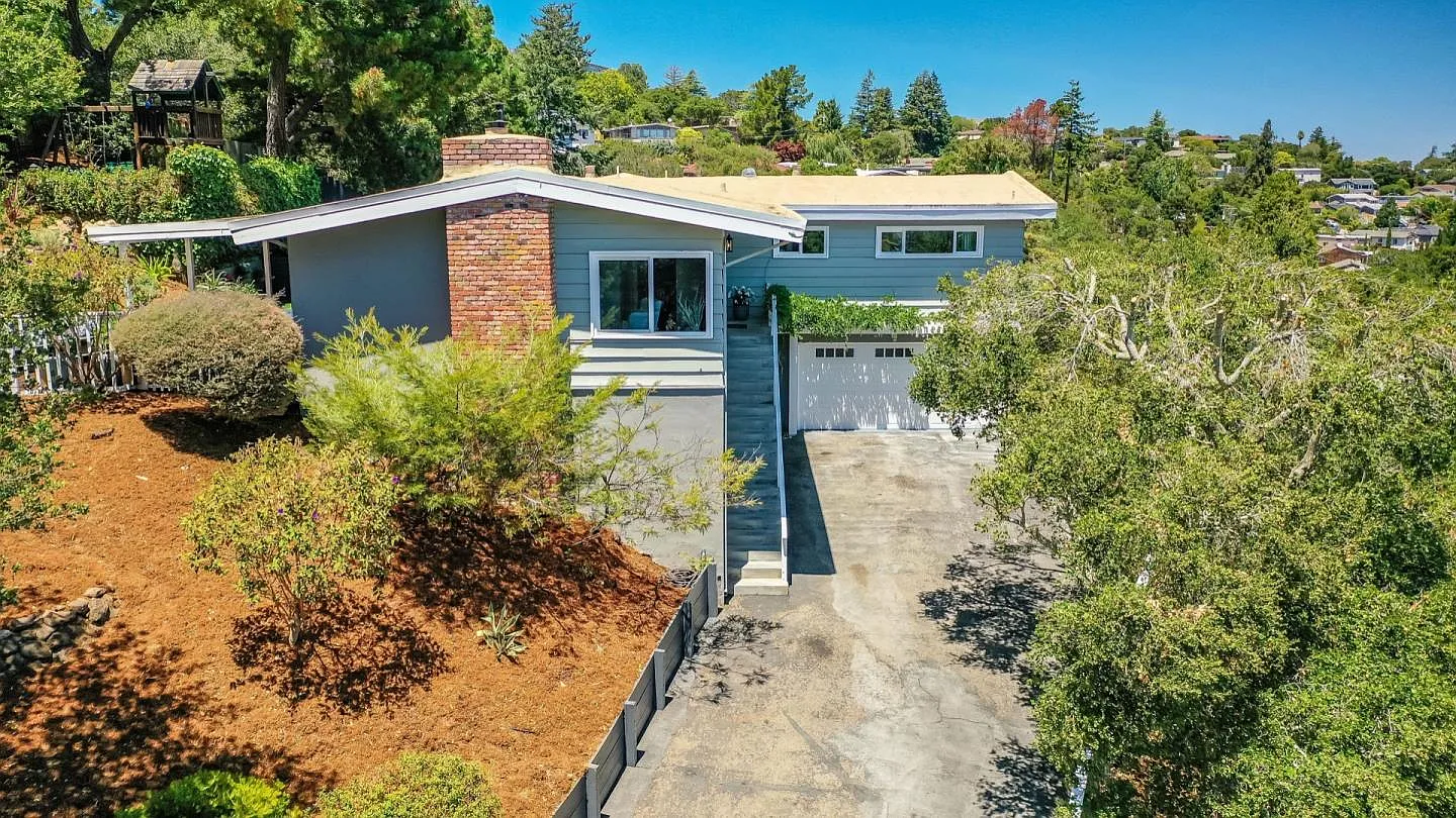 2216 Coronet Blvd photo 1