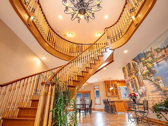 5th image of 15 Elizabeth Ct