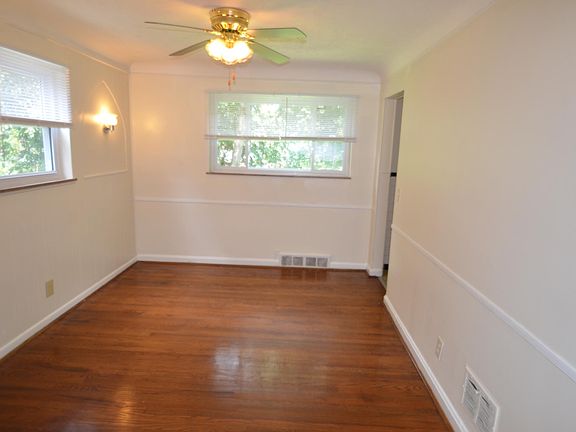 3rd image of 2610 Saint Albans Ave