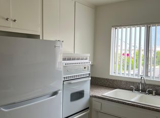 17830 Magnolia Blvd #9, Encino, CA 91316