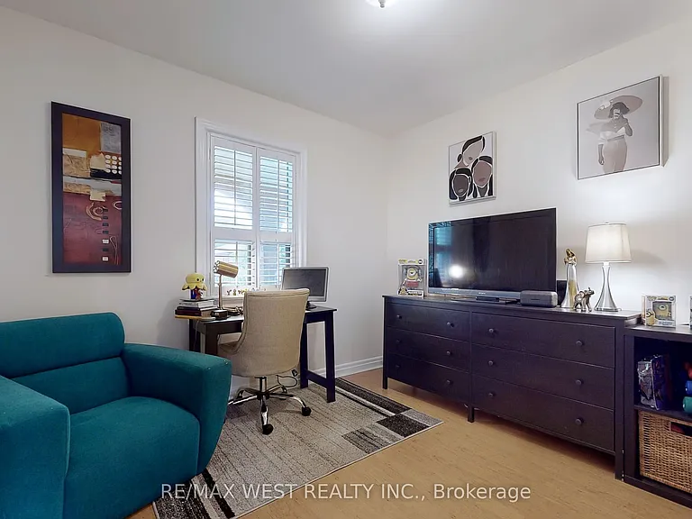139 Ranee Ave #MAIN FLOOR — Photo 24