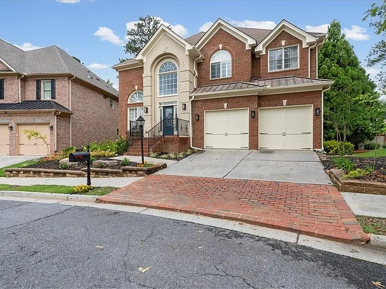 350 Wembley Cir — Photo 43