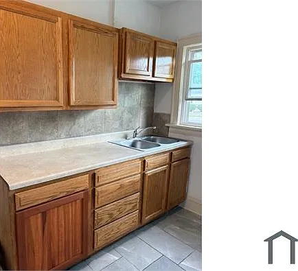 727 N Howard St — Photo 2