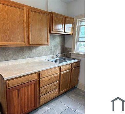 5th image of 727 N Howard St APT 1