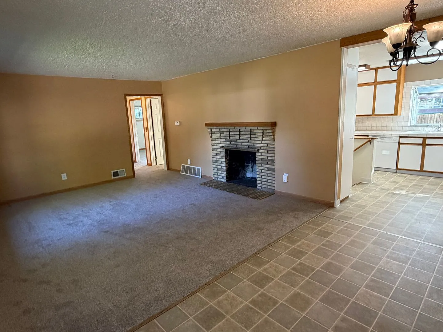 4 Bedroom House on West End — Photo 4