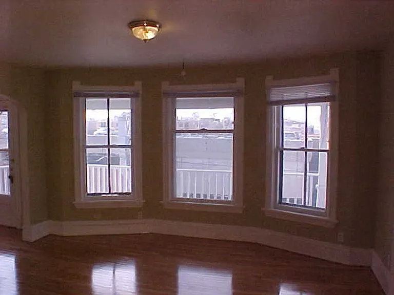 219 E Mifflin St — Photo 7