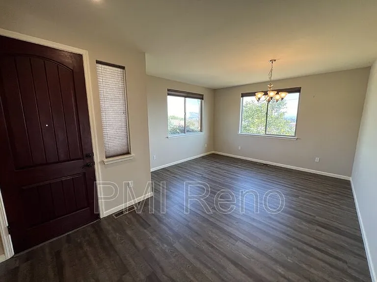3025 Comstock Dr — Photo 5