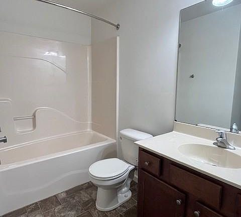 4th image of 575 Hometowne Ter