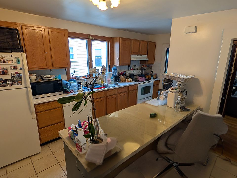 1st image of 9 Willoughby St