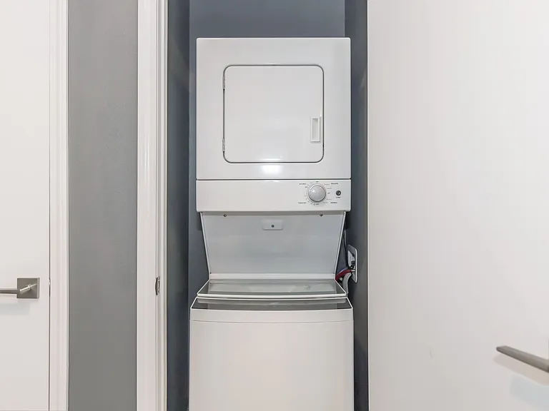 Falcon Studio 495 sq ft Laundry
