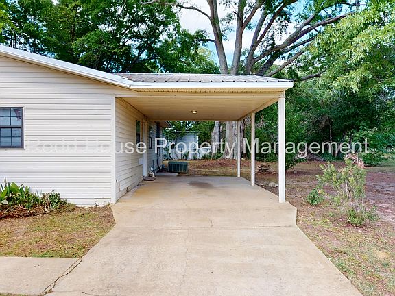 3rd image of 203 Plaza Dr