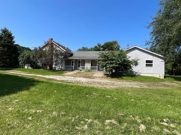 2021 Seymour Lake Rd, Ortonville, MI 48462