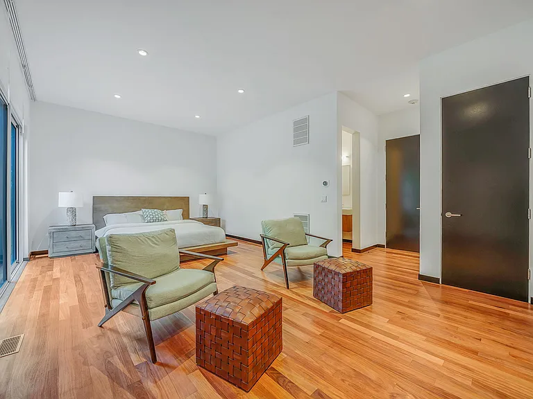 121 Montauk Hwy — Photo 58