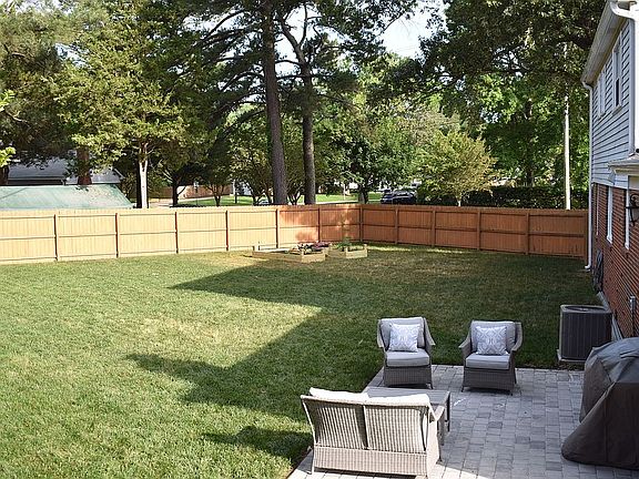 4th image of 709 Kings Grant Ct