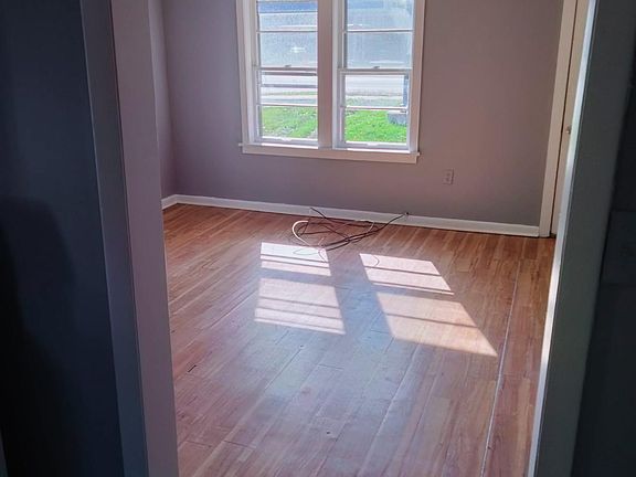 4th image of 1320 E 12th St
