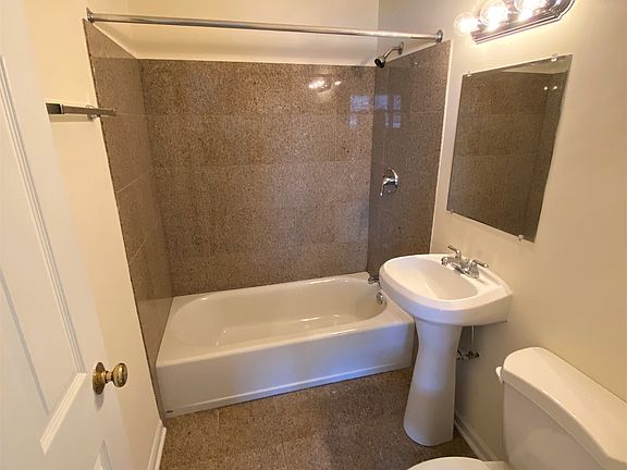 4th image of 2516 W Foster Ave APT 6