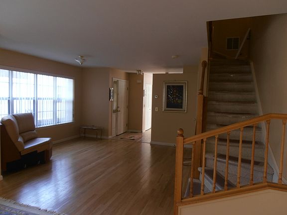 2nd image of 6 Clubway Cir