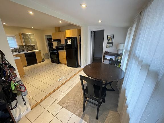 5th image of 22 Thornton Ave