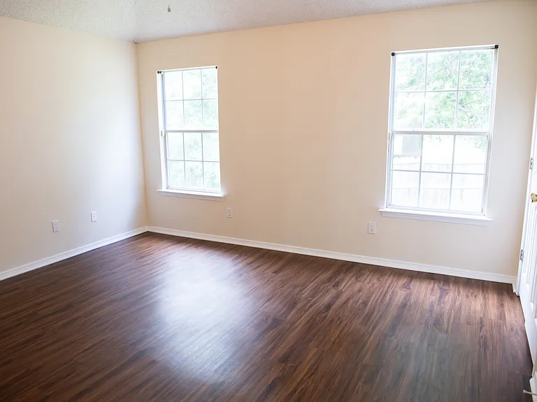 1481 Fredonia St — Photo 10
