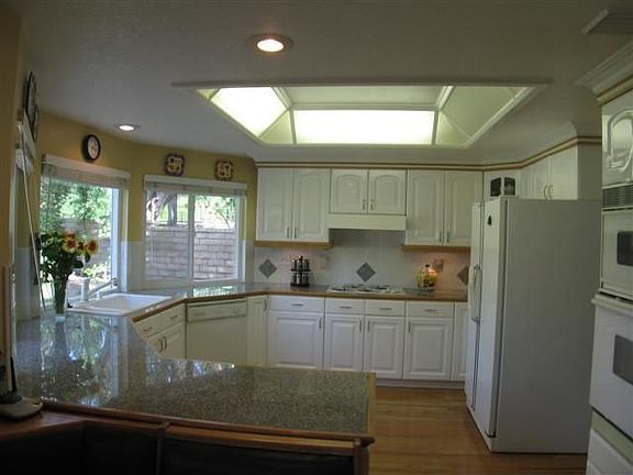 Gorgeous Kitchen w/ Granite and Plenty of Cabinet and Counter Space 